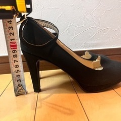 黒パンプス 23.5cmの画像