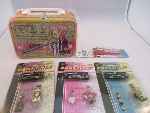 561   ワンピース　トランク缶（ナミ）小物入れ　・　つめ切り　・　小物付きストラップ（チョッパー、ウソップ、ニコロビン）　　5個セット