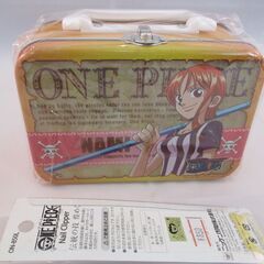 561   ワンピース　トランク缶（ナミ）小物入れ　・　つめ切り　・　小物付きストラップ（チョッパー、ウソップ、ニコロビン）　　5個セットの画像