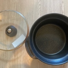 決まりました　アイリスオーヤマ産　卓上IH ヒーター　1400W IHK-T37-B  IH専用鍋、説明書、箱付きの画像