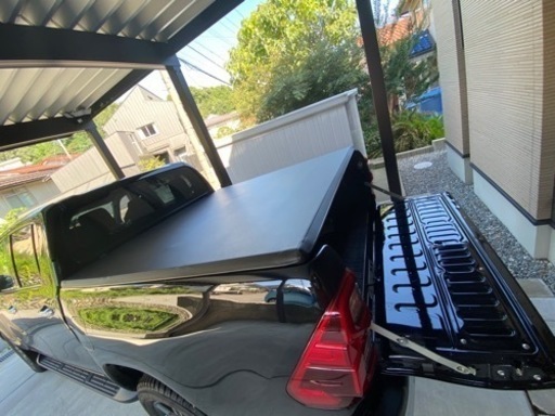 ハイラックス　トノカバー