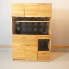 人気のunico(ウニコ)よりHUTTE(ヒュッテ)シリーズ のキッチンボード