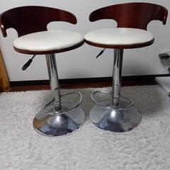 無料・昇降式・カウンターチェア2個セット・背もたれ木製の画像
