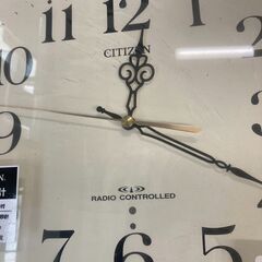 ☆中古￥2,000！CITIZEN　電波時計　家具　【BH125】の画像