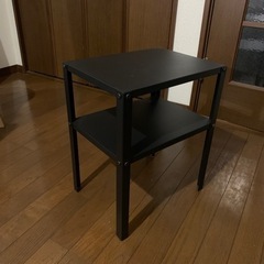 IKEA ベッドサイドテーブル（クナレヴィーク）