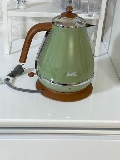 デロンギ 電気ケトル (オリーブグリーン)