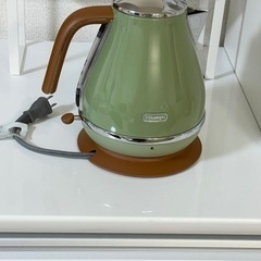 デロンギ 電気ケトル (オリーブグリーン)