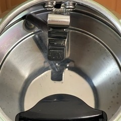 デロンギ 電気ケトル (オリーブグリーン)の画像