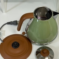 デロンギ 電気ケトル (オリーブグリーン)の画像