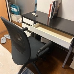 IKEAの 学習机とサイド引出しと椅子　座面少し汚れてます