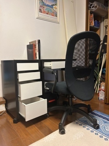 IKEAの 学習机とサイド引出しと椅子　座面少し汚れてます