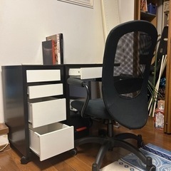 IKEAの 学習机とサイド引出しと椅子　座面少し汚れてます