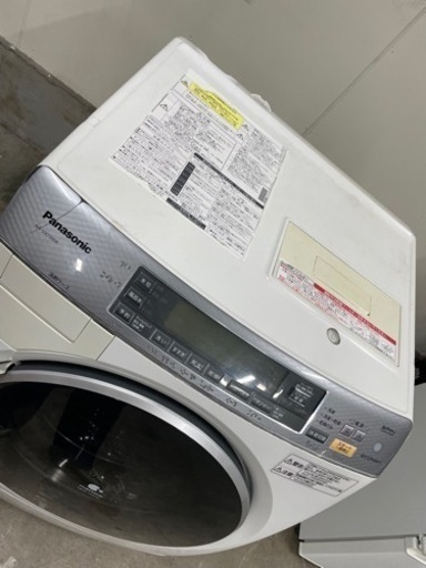 洗濯９㎏・乾燥６㎏タイプです！　Panasonic（パナソニック）　９㎏ななめドラム式洗濯乾燥機　NA-VX7200R　右開き・クリス