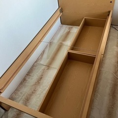 シングルベッド(枕元ライト、電源プラグ、収納あり、マットレス付)の画像