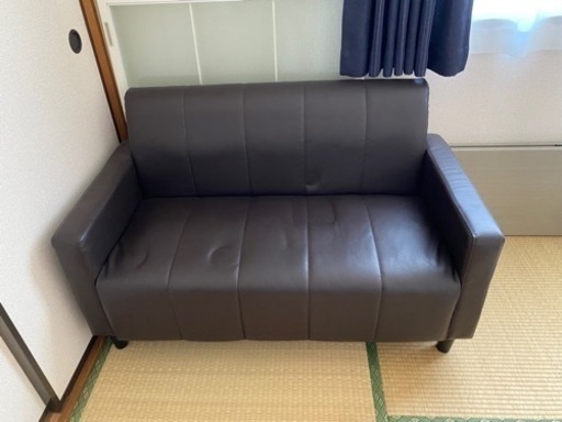 ソファー　2人掛け　脚付き　コンパクト