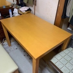 テーブル・イス4人掛けの画像