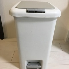 ニトリのゴミ箱20L ペダル&プッシュ2wayの画像