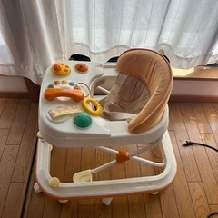 歩行器　コンビ