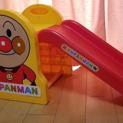 アンパンマン　すべりだい　滑り台　室内