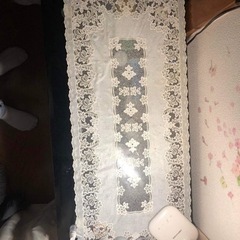 ガラスのテーブルを譲ります。