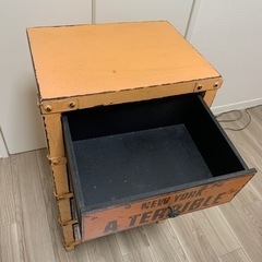 アンテークっぽいアメリカンチェストの画像