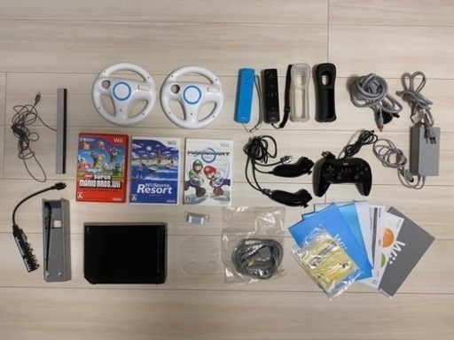任天堂wii 本体 美品 人気ソフト3点他おまけ多数