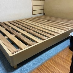 ダブルベッドフレームの画像