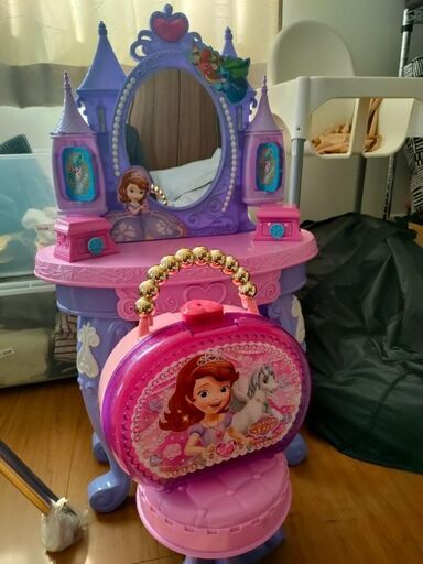 プリンセスソフィアの鏡面椅子付き