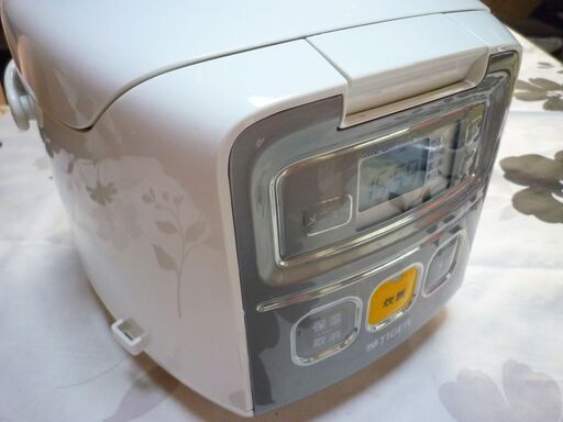 （オークション入札が入りましたので質問を終了させて頂きます）TIGER タイガー　マイコン炊飯ジャー　　JAI-R551 3合炊き 2017年製 美品