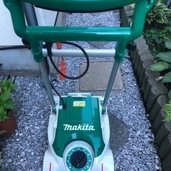 電動の芝刈り機