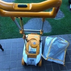電動芝刈り機
