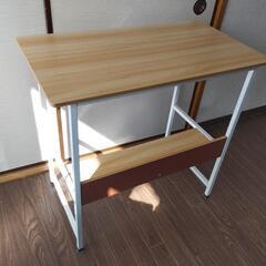 小型の机の画像