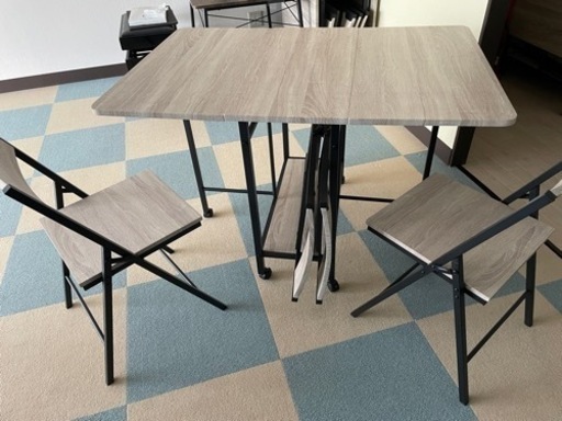 折りたたみのダイニングセット