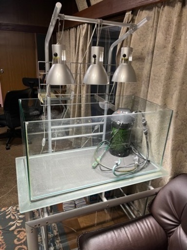 90×45×45の水槽と土台とエーハイムのフィルターセット