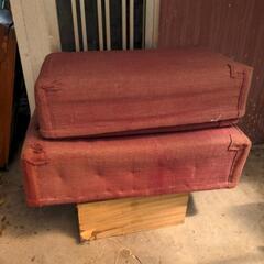 レトロな古い衣装籠