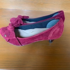 ワインカラーのパンプスの画像