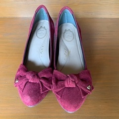 ワインカラーのパンプス