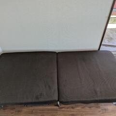 折り畳みベッドの画像