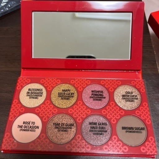 オマケ付き！MACアイシャドウ×8 イヤー オブ グラム アイシャドウパレット