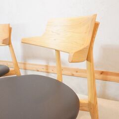Tsukuba Sansho(筑波産商)のオーク材 ボニー Gセミアームチェア 2脚セットです。シンプルなデザインと天然木のナチュラルな質感は北欧スタイルなどにおススメのダイニングチェア♪DH313の画像