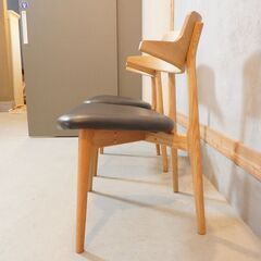 Tsukuba Sansho(筑波産商)のオーク材 ボニー Gセミアームチェア 2脚セットです。シンプルなデザインと天然木のナチュラルな質感は北欧スタイルなどにおススメのダイニングチェア♪DH313の画像