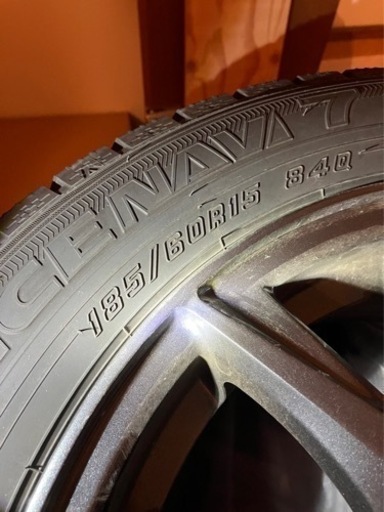 185/60R15 84Qスタッドレスタイヤ、ホイール