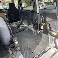 ダイハツ ハイゼットカーゴ スローパー（福祉車両） リヤシートレス仕様 折り畳み補助シート付きの画像