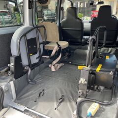 ダイハツ ハイゼットカーゴ スローパー（福祉車両） リヤシートレス仕様 折り畳み補助シート付きの画像