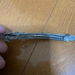 キラキラの髪の毛まとめるヘアアクセサリーの画像