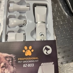 【新品】ペット バリカン 犬 猫 バリカン 4in1 静か コードレス  USB充電式 電動爪やすり 爪研ぎ LEDディスプレイ 軽量 低騒音 替え刃 セルフトリミングの画像
