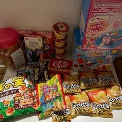 【早いもの勝ち‼️】お菓子とおもちゃのまとめ売り