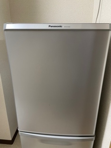 冷蔵庫、ソファ、テーブル、キッチンワゴン