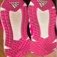 adidasレディース靴の画像