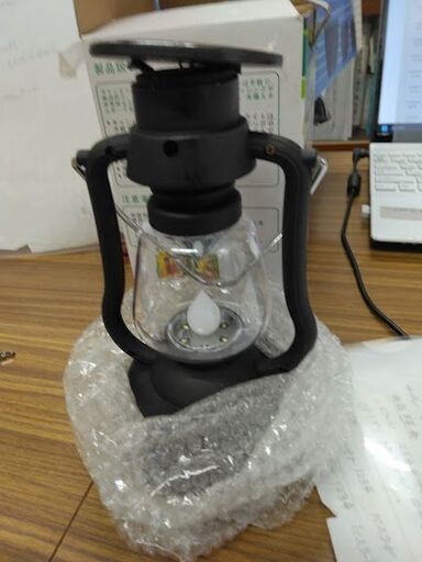 値下げ新品太陽充電できるLEDエネルギー非常キャンプ用8000円を３８６９円未使用品